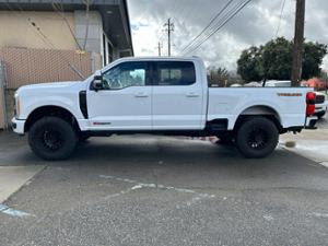 Ford F-250 Super Duty with Hostile H137 Battle