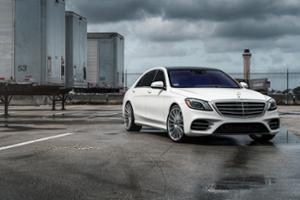 Mercedes-Benz S560