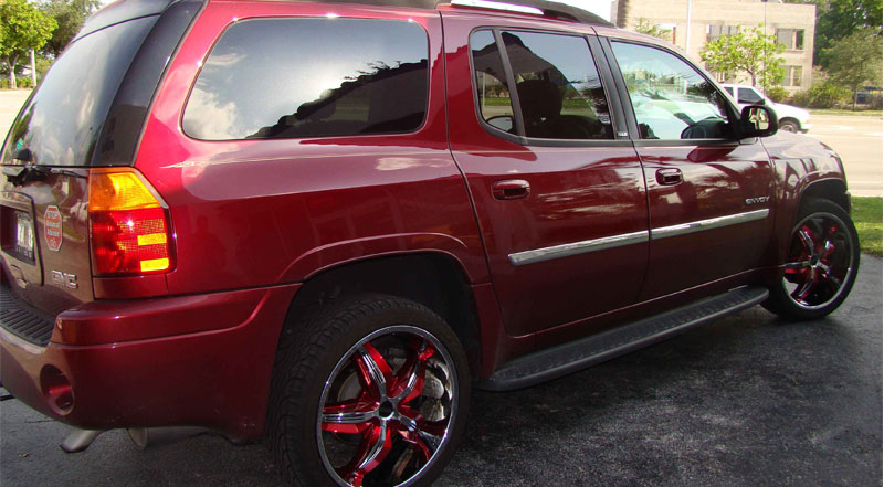  GMC Envoy with Status Wheels S822 Dynasty