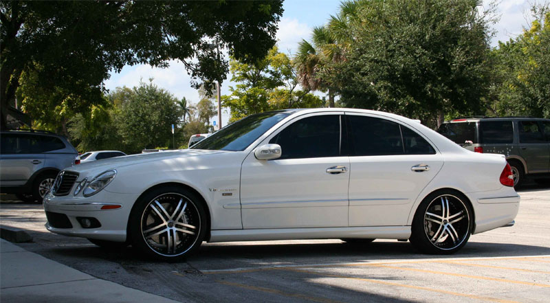  Mercedes-Benz AMG E55 with Status Wheels S816 Knight 5