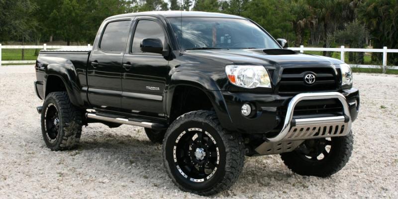  Toyota Tacoma with Ultra Motorsports 223-224 Goliath