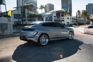 Lamborghini Urus SE Thumbnail