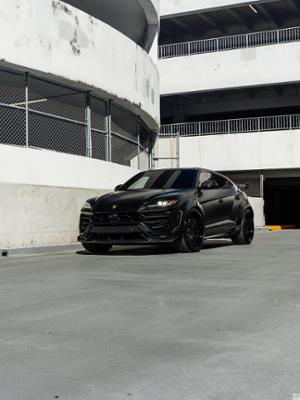 Lamborghini Urus Thumbnail
