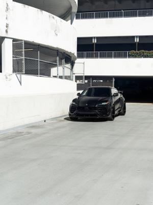 Lamborghini Urus Thumbnail