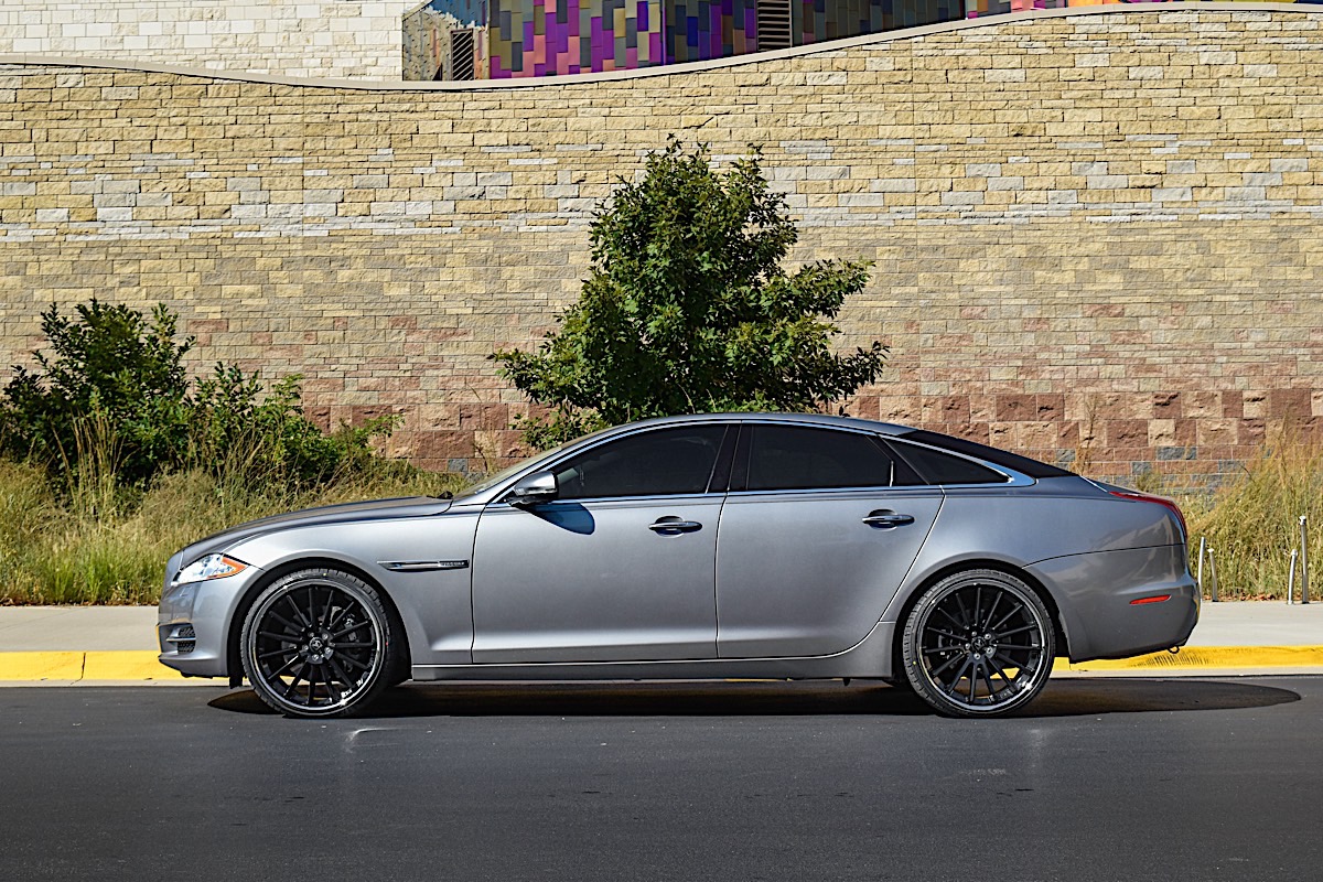 2011 Jaguar Xj On 24s