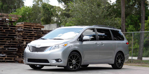 Toyota Sienna with Ruff Racing R943