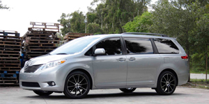 Toyota Sienna with Ruff Racing R943