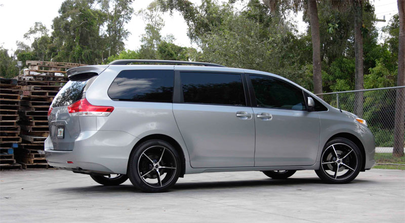  Toyota Sienna with Ruff Racing R948