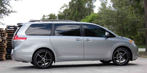 Toyota Sienna with Ruff Racing R948