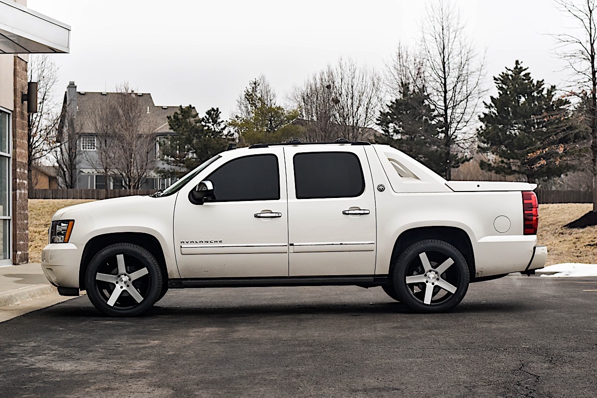 Chevrolet Avalanche with DUB 1-Piece Baller - S217