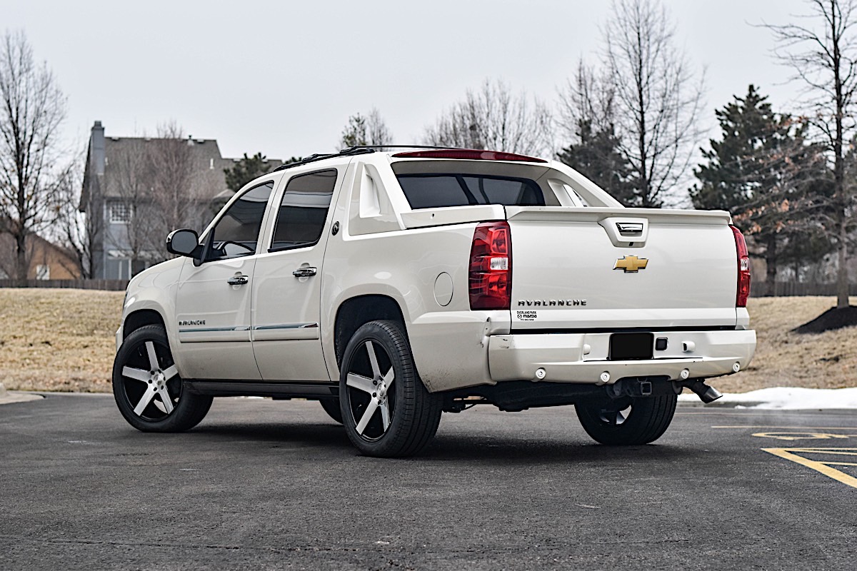Chevrolet Avalanche with DUB 1-Piece Baller - S217