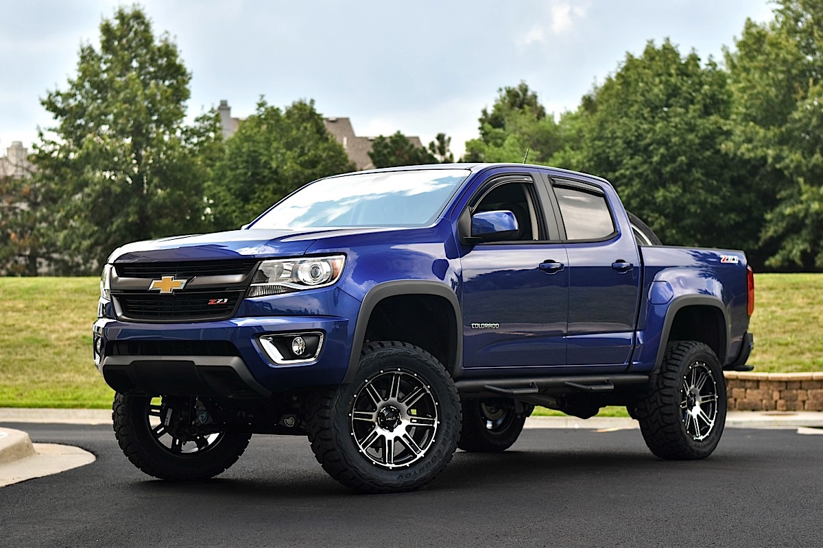 Chevrolet Colorado with Helo Wheels HE900