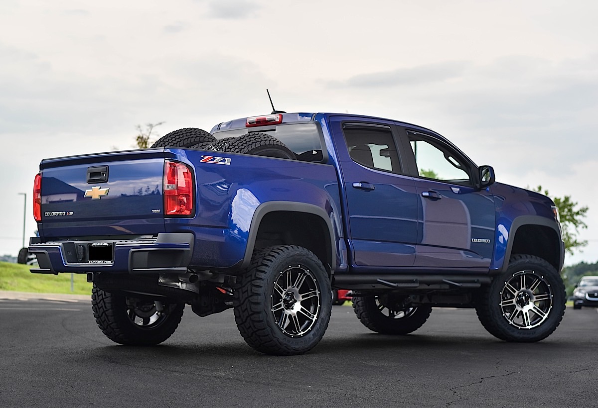 Chevrolet Colorado with Helo Wheels HE900