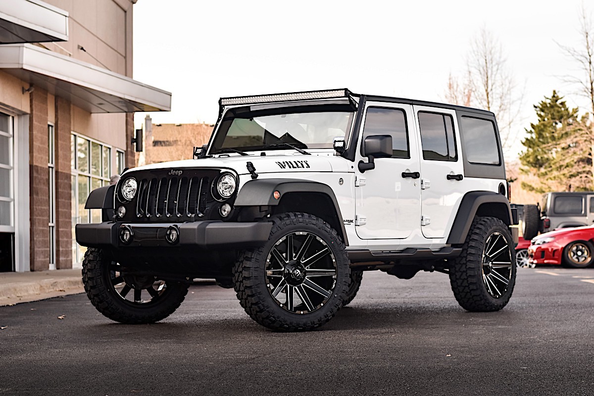 Jeep Wrangler with Fuel 1-Piece Wheels Contra - D615