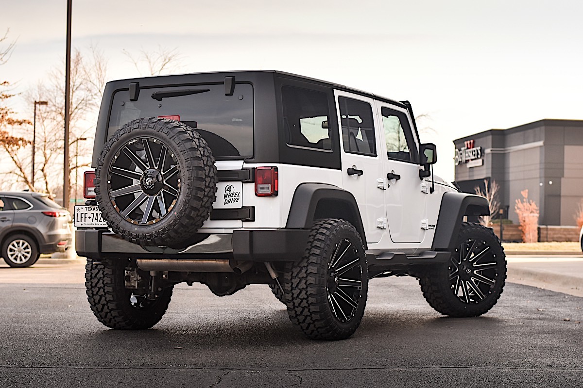 Jeep Wrangler with Fuel 1-Piece Wheels Contra - D615
