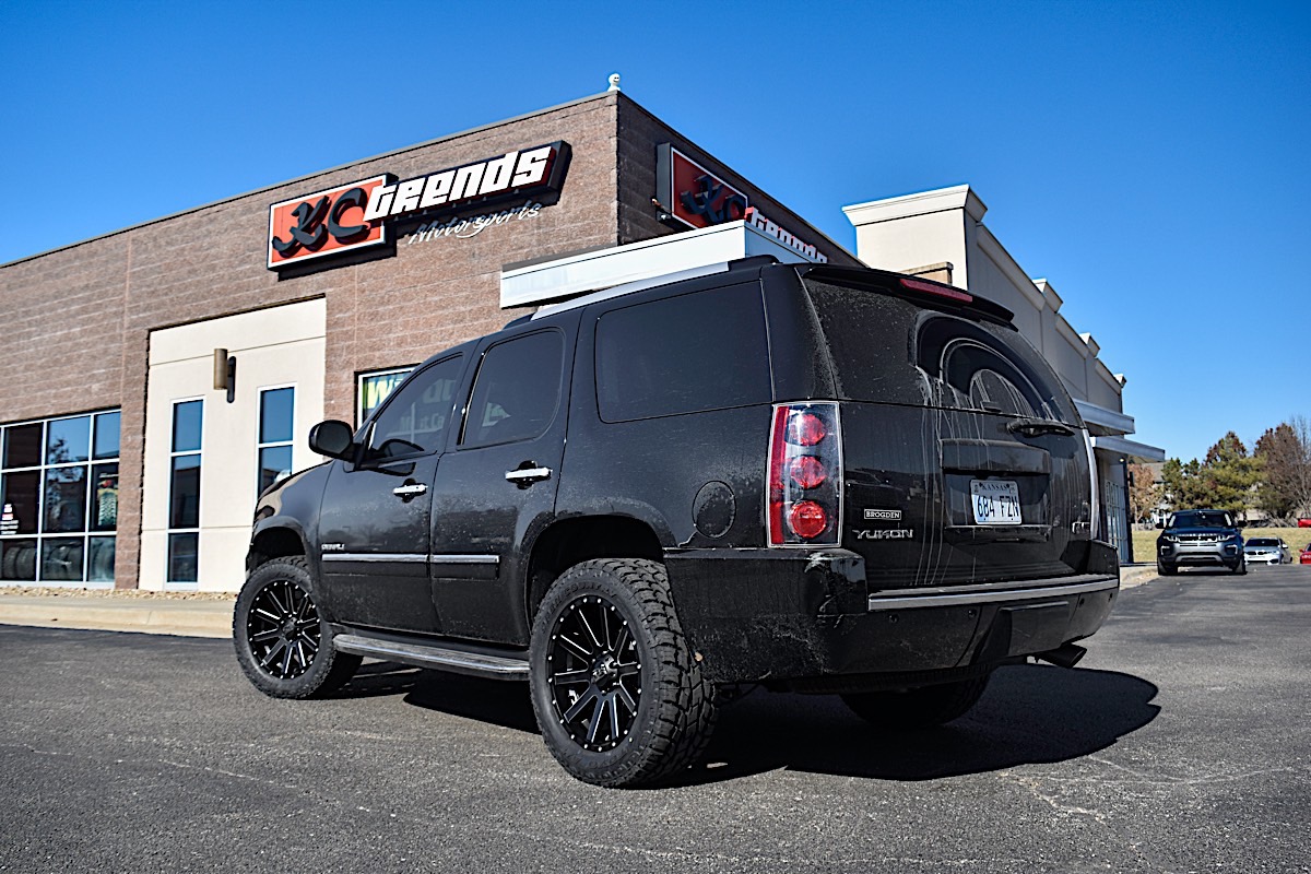 GMC Yukon with XD Wheels XD818 Heist.