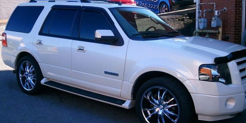 Ford Expedition Bossini