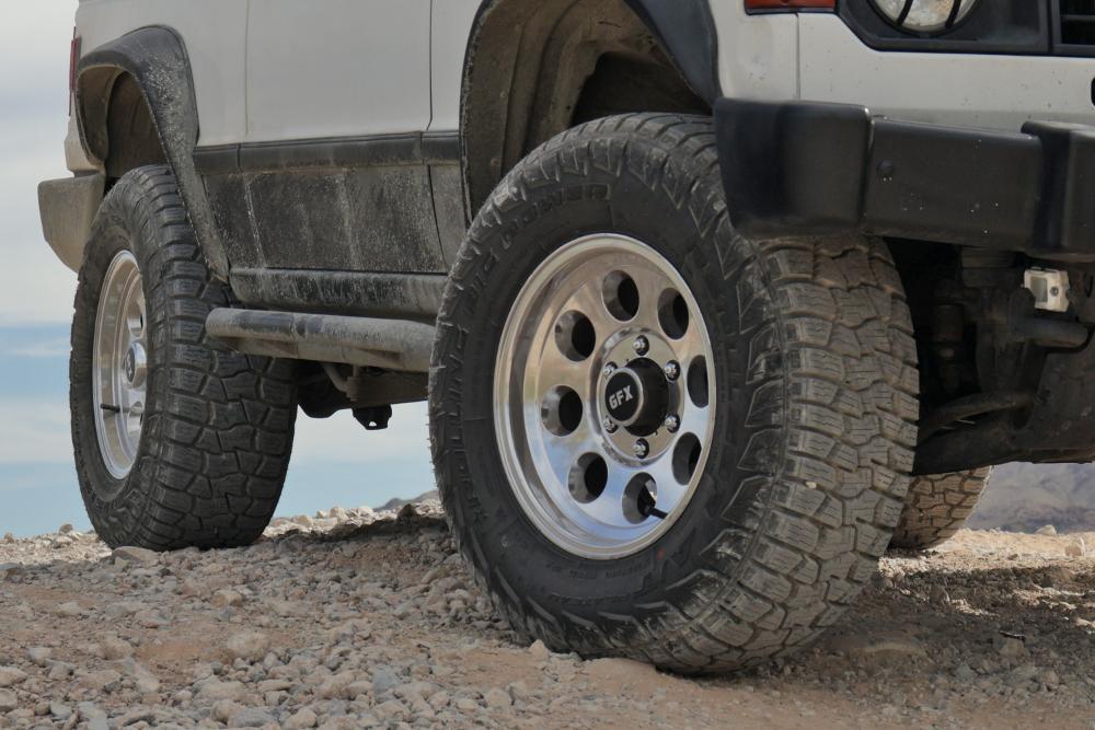 Mitsubishi Montero TR16