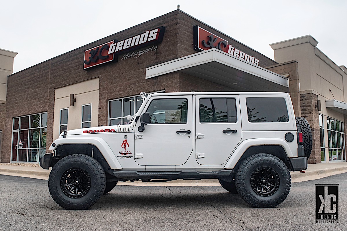 Jeep Wrangler with Fuel 1-Piece Wheels Covert - D694