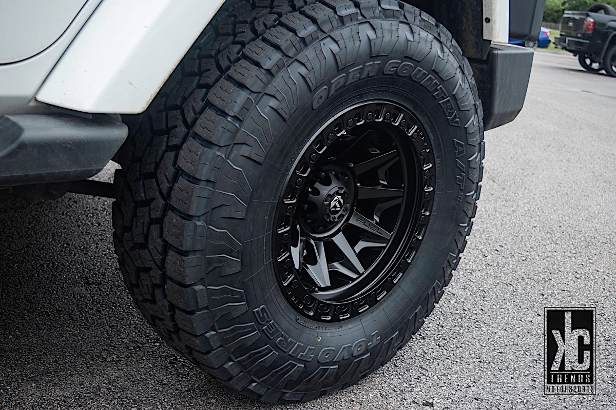 Jeep Wrangler with Fuel 1-Piece Wheels Covert - D694