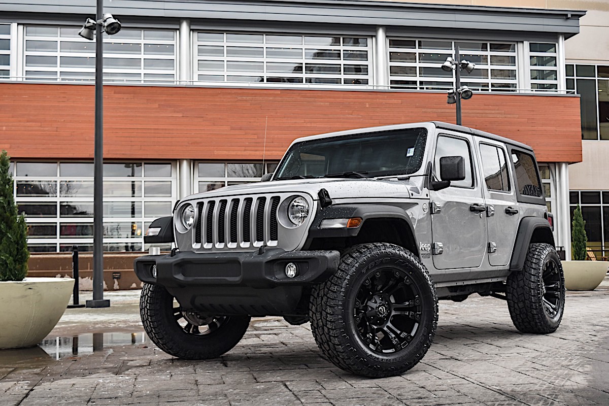 Jeep Wrangler with Fuel 1-Piece Wheels Vapor - D560