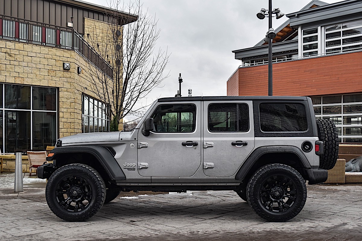 Jeep Wrangler with Fuel 1-Piece Wheels Vapor - D560