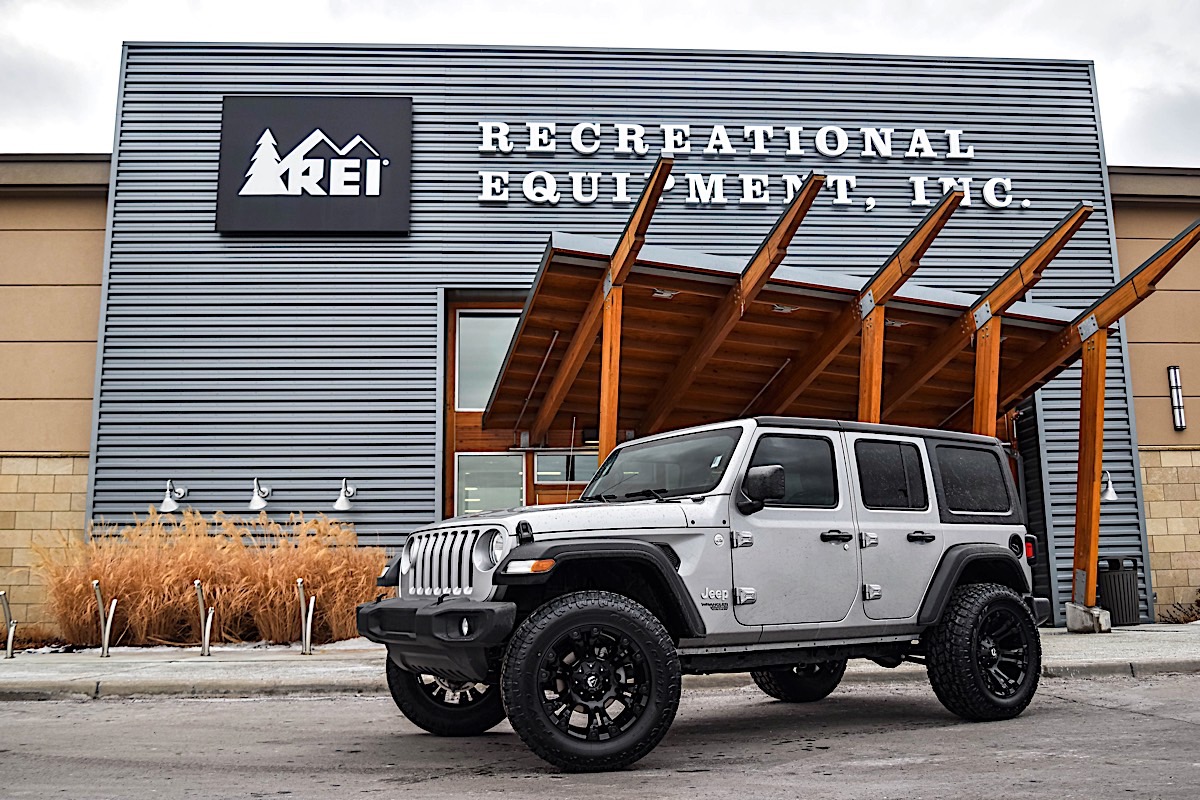 Jeep Wrangler with Fuel 1-Piece Wheels Vapor - D560