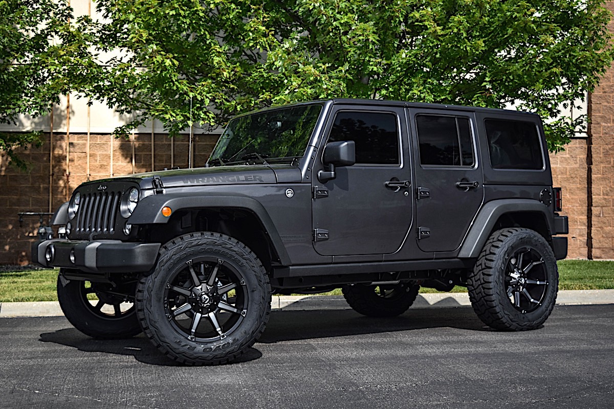 Jeep Wrangler with Fuel 1-Piece Wheels Coupler - D556