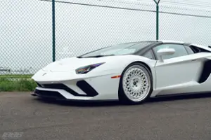 Lamborghini Aventador Thumbnail
