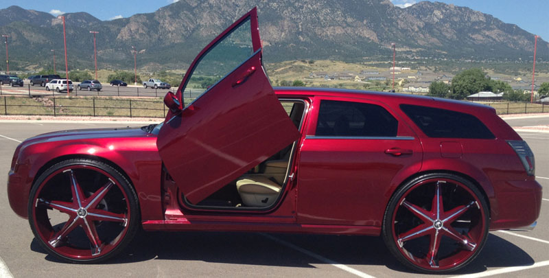  Dodge Magnum with DUB 1-Piece Big Homie Shooz - S147 