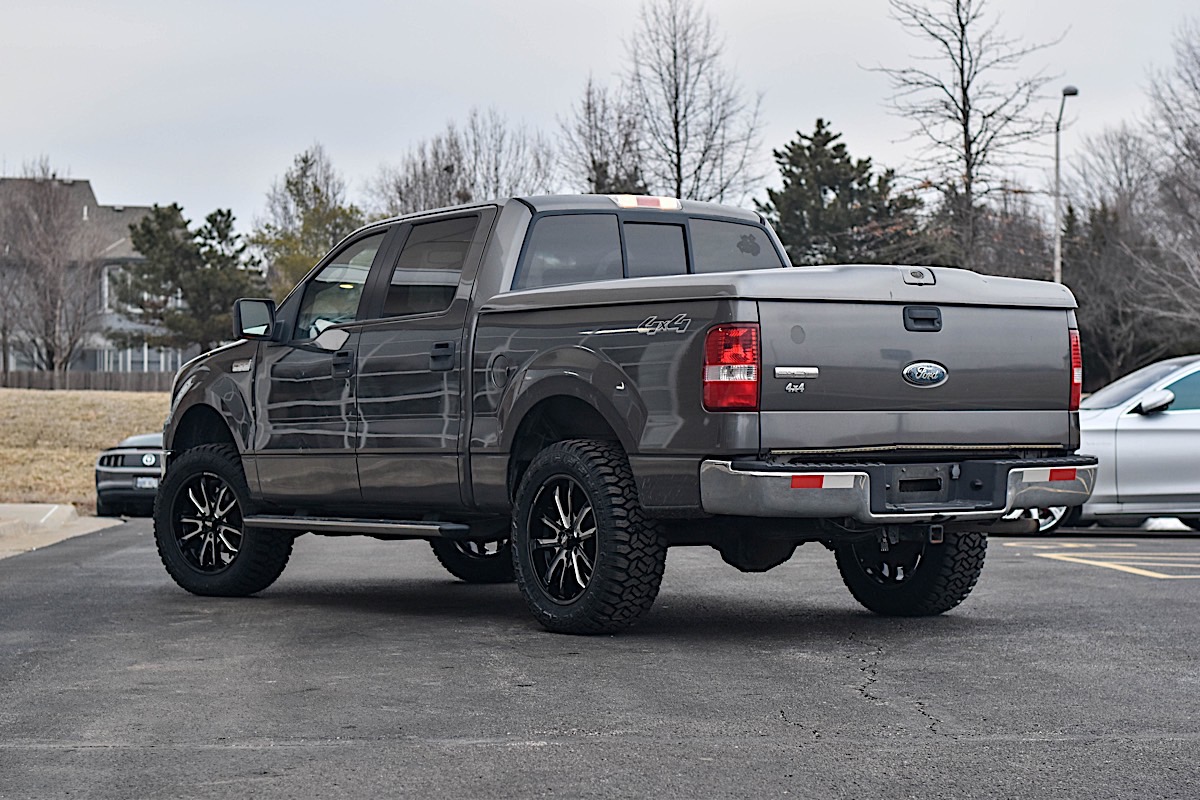 Ford F-150 with Moto Metal MO983 Dagger