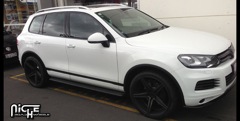  Volkswagen Touareg with Niche Sport Series Apex - M126 