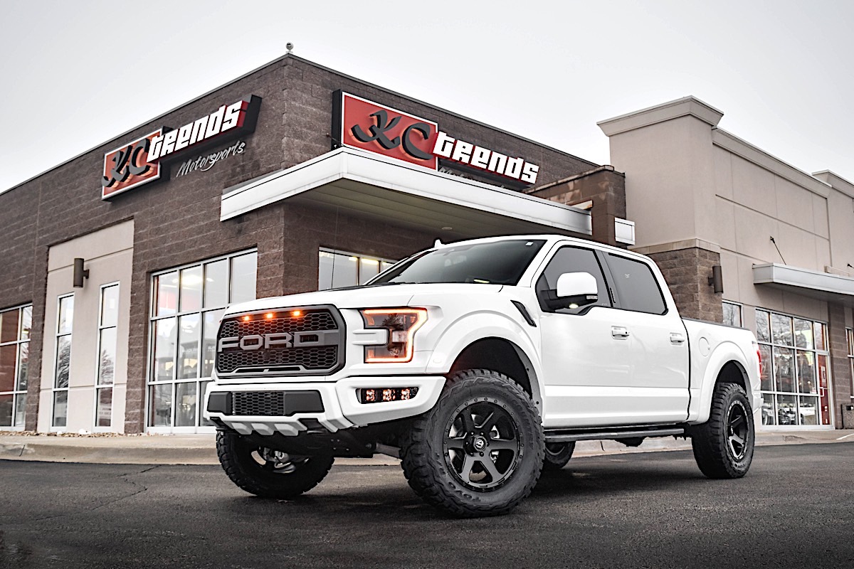 Ford Raptor with Fuel 1-Piece Wheels Ripper - D589