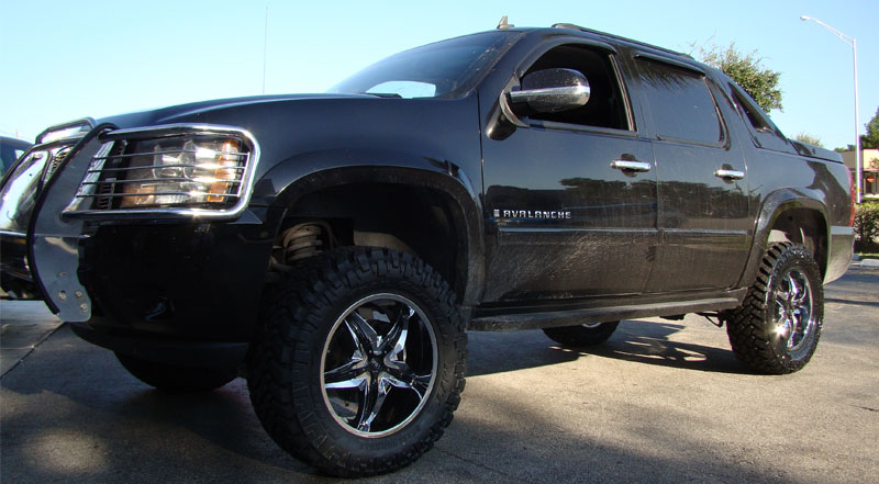  Chevrolet Avalanche with Status Wheels S822 Dynasty