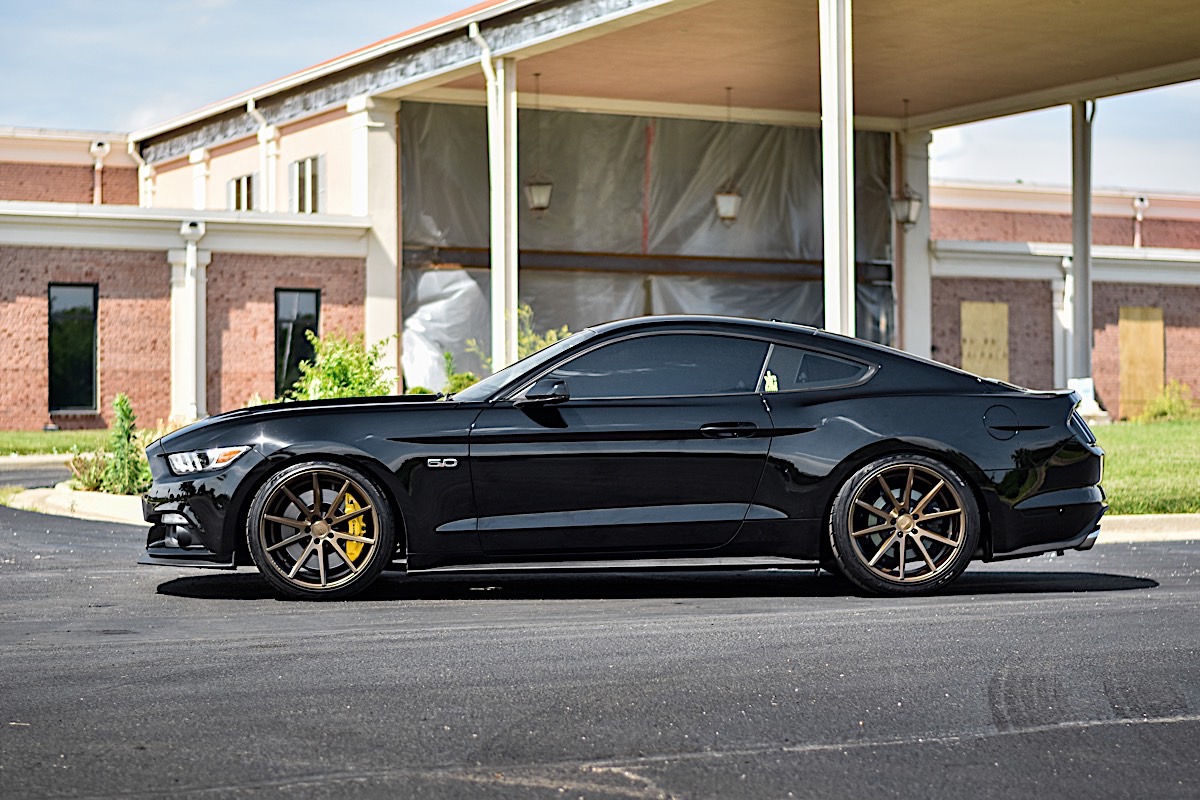 Ford Mustang with Vossen VFS-1.