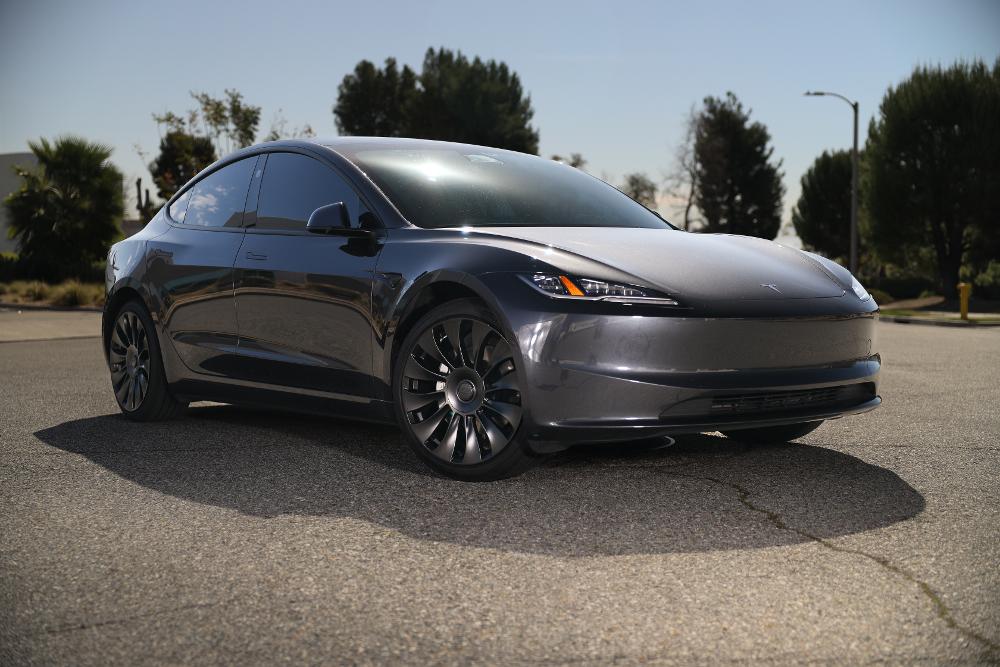 Tesla 3 Voxx Replica EV3