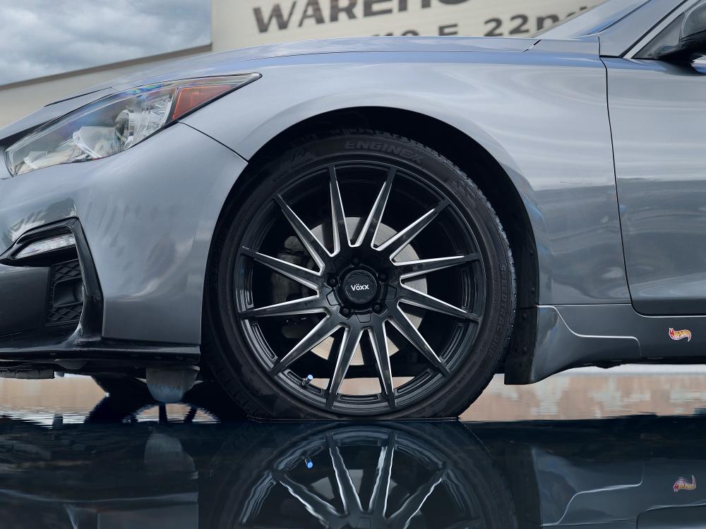 Infiniti Q50 Voxx Road Wheel Felina