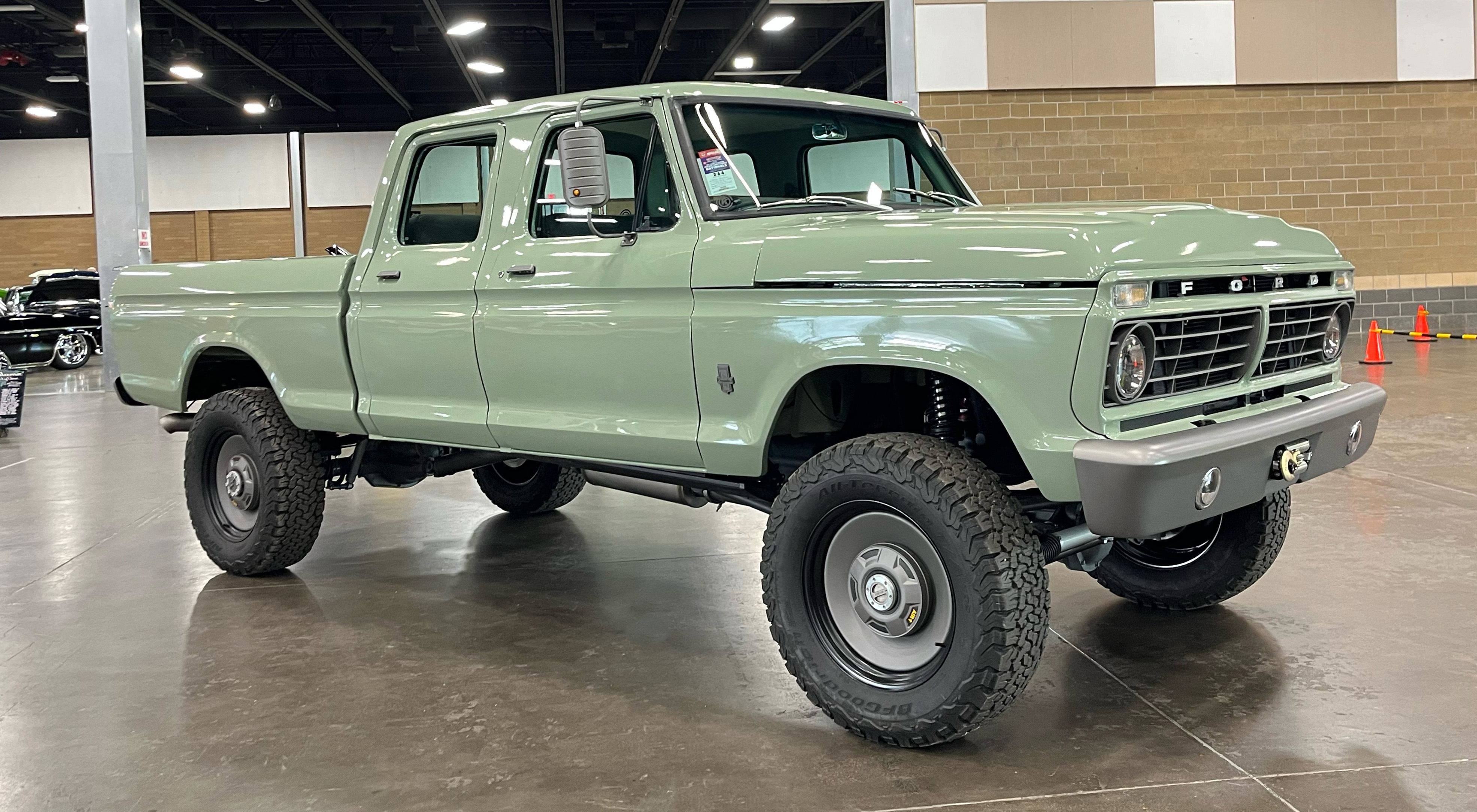 74 Ford F250 Crew Cab 4wd short box hiboy Series 69 Custom